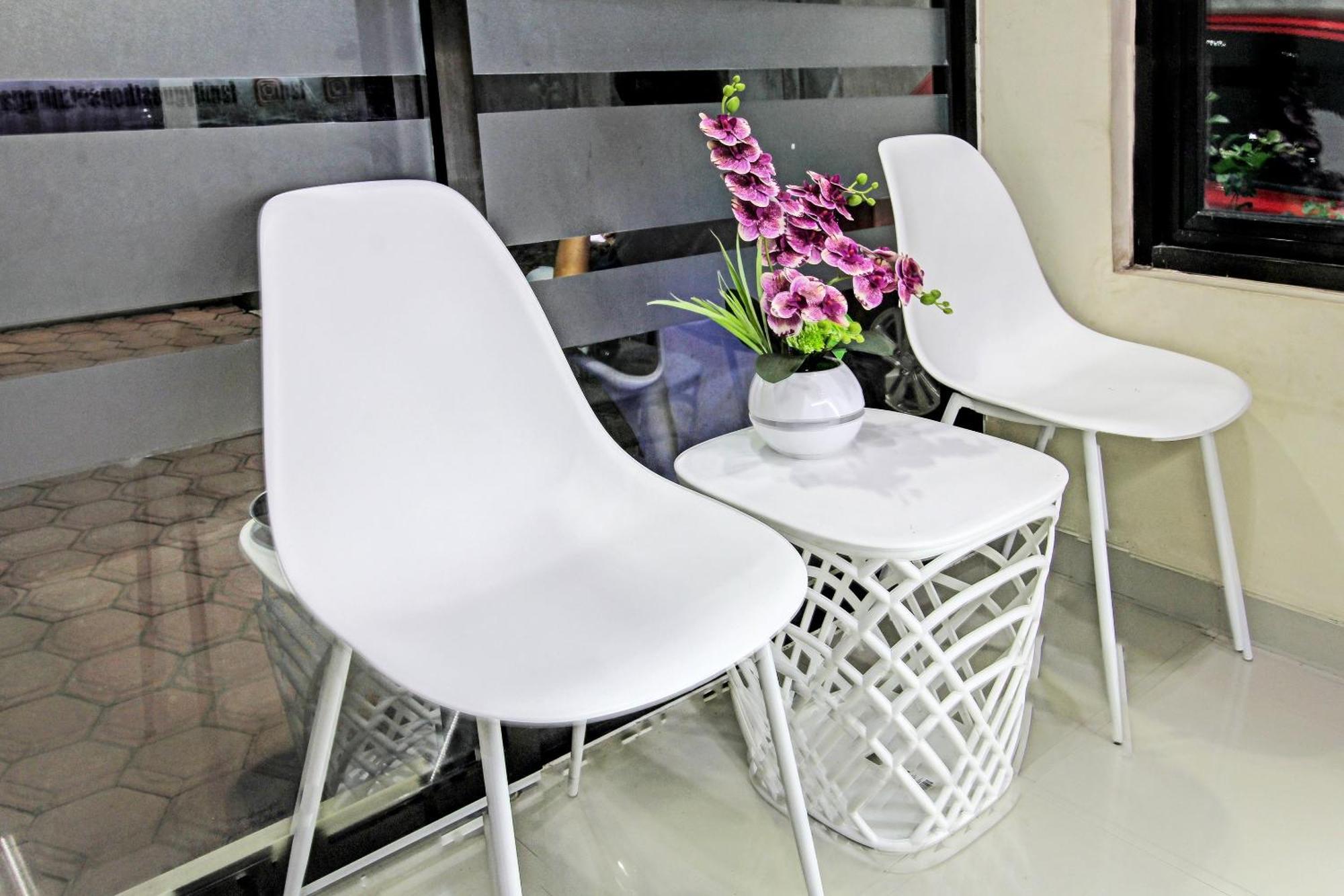 Super Oyo 91202 Family Guest House Syariah Тулунгагун Екстериор снимка