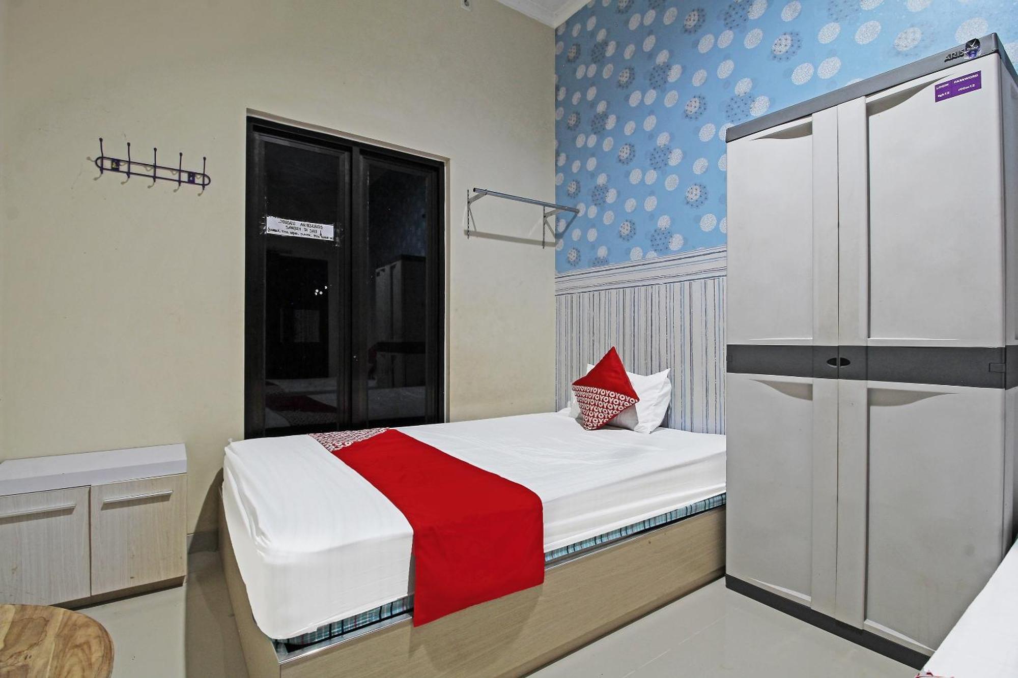 Super Oyo 91202 Family Guest House Syariah Тулунгагун Екстериор снимка