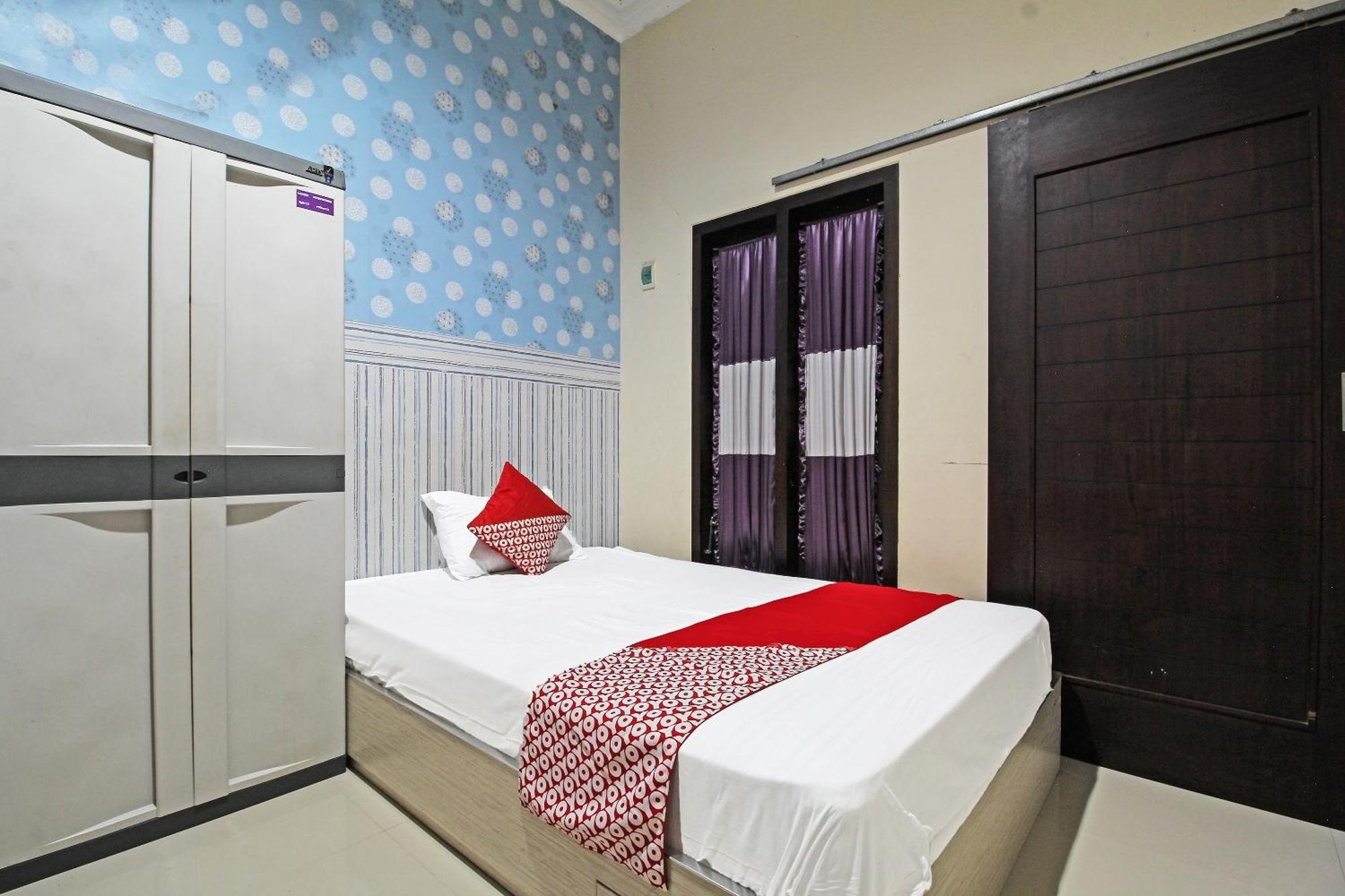 Super Oyo 91202 Family Guest House Syariah Тулунгагун Екстериор снимка